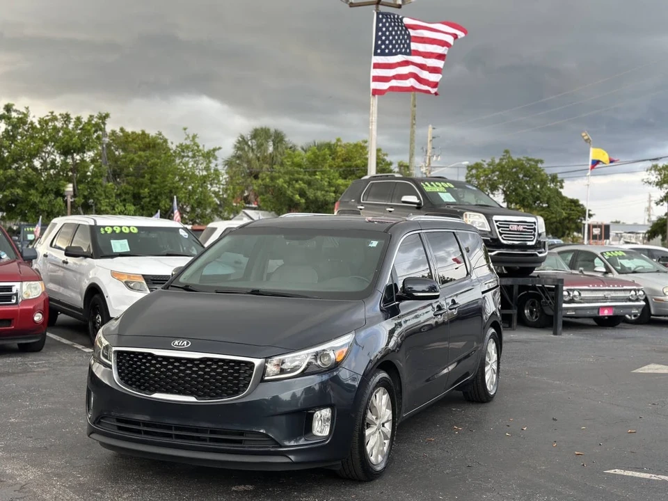 2016 Kia Carnival - Image 11 of 12