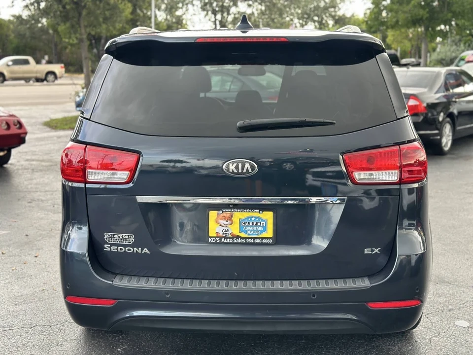 2016 Kia Carnival - Image 6 of 12