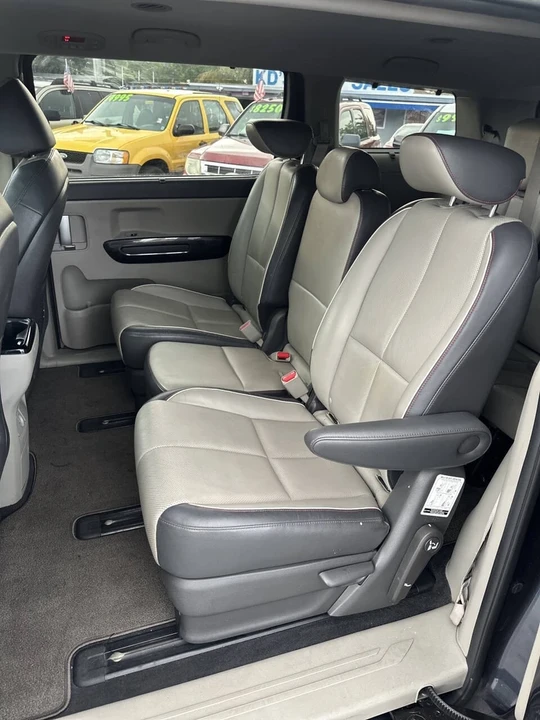 2016 Kia Carnival - Image 18 of 21