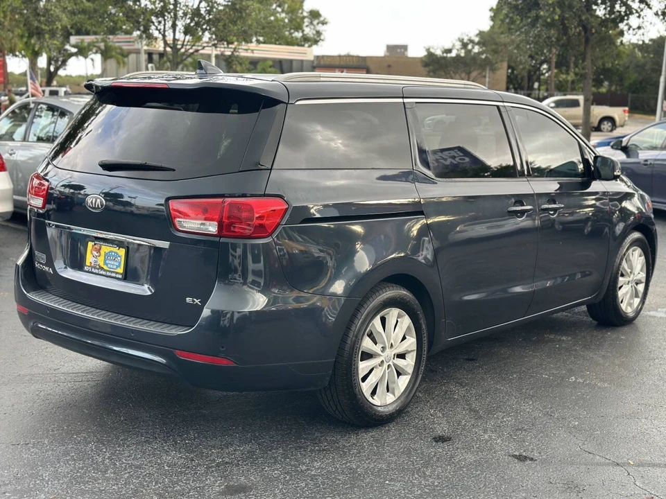 2016 Kia Carnival - Image 7 of 21