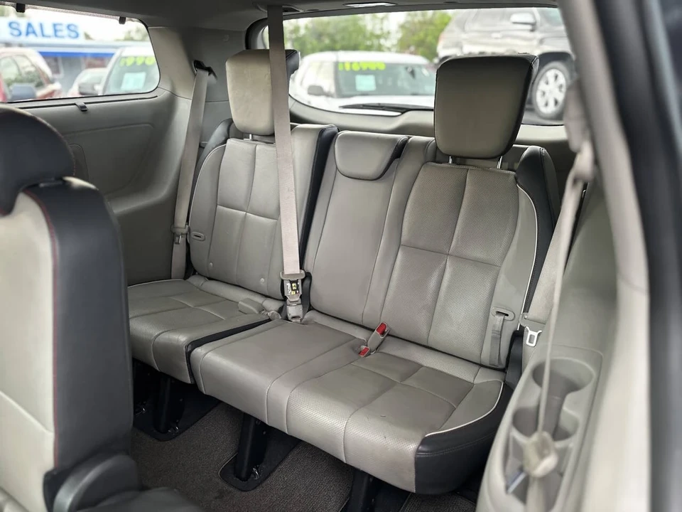 2016 Kia Carnival - Image 17 of 21