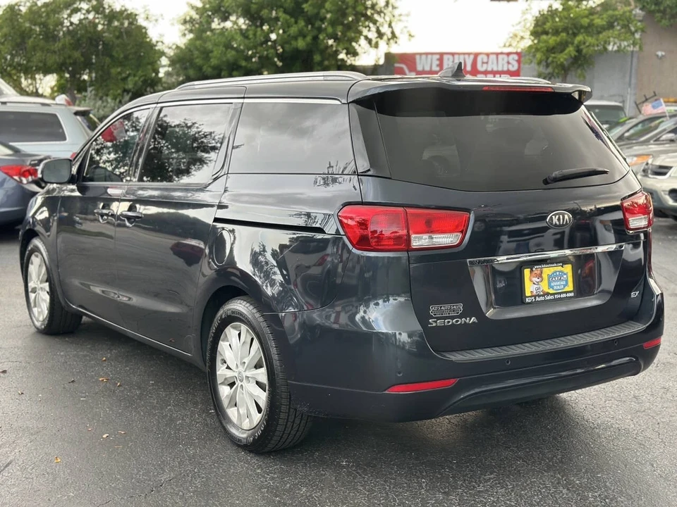 2016 Kia Carnival - Image 5 of 12