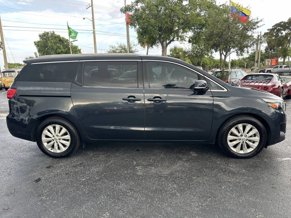2016 Kia Carnival - Image 8 of 21