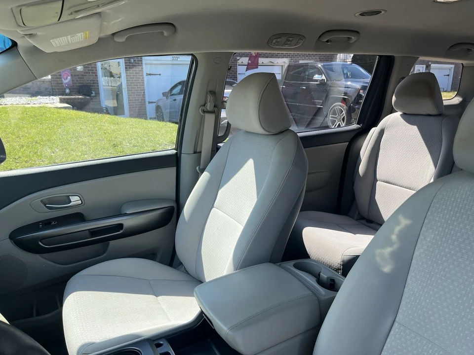 2016 Kia Carnival - Image 7 of 18