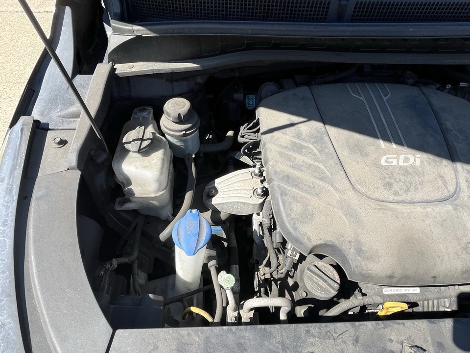 2016 Kia Carnival - Image 16 of 18