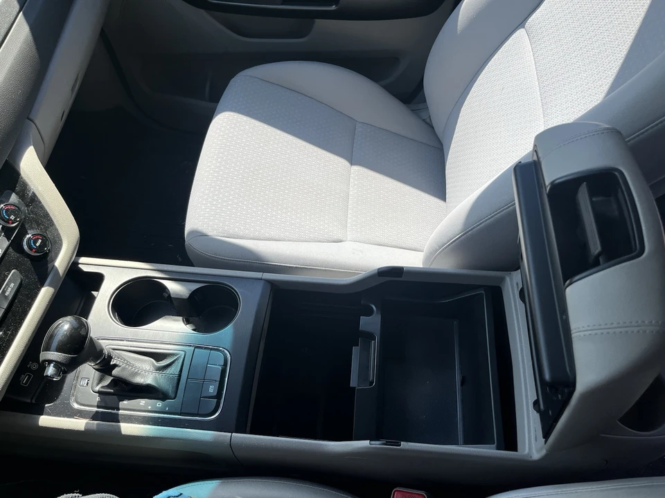 2016 Kia Carnival - Image 6 of 18