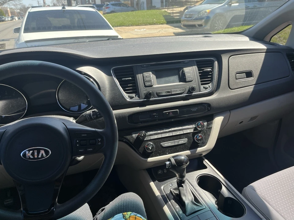 2016 Kia Carnival - Image 5 of 18