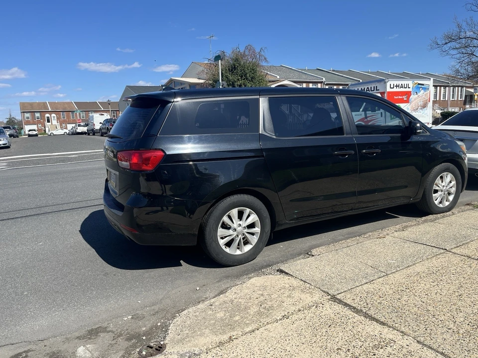 2016 Kia Carnival - Image 4 of 18