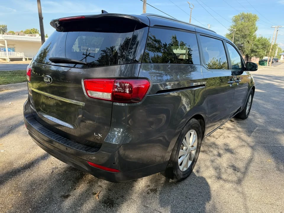 2016 Kia Carnival - Image 7 of 16