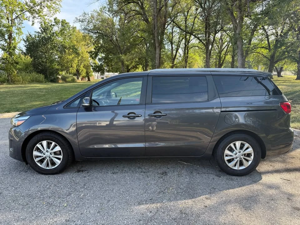 2016 Kia Carnival - Image 4 of 16