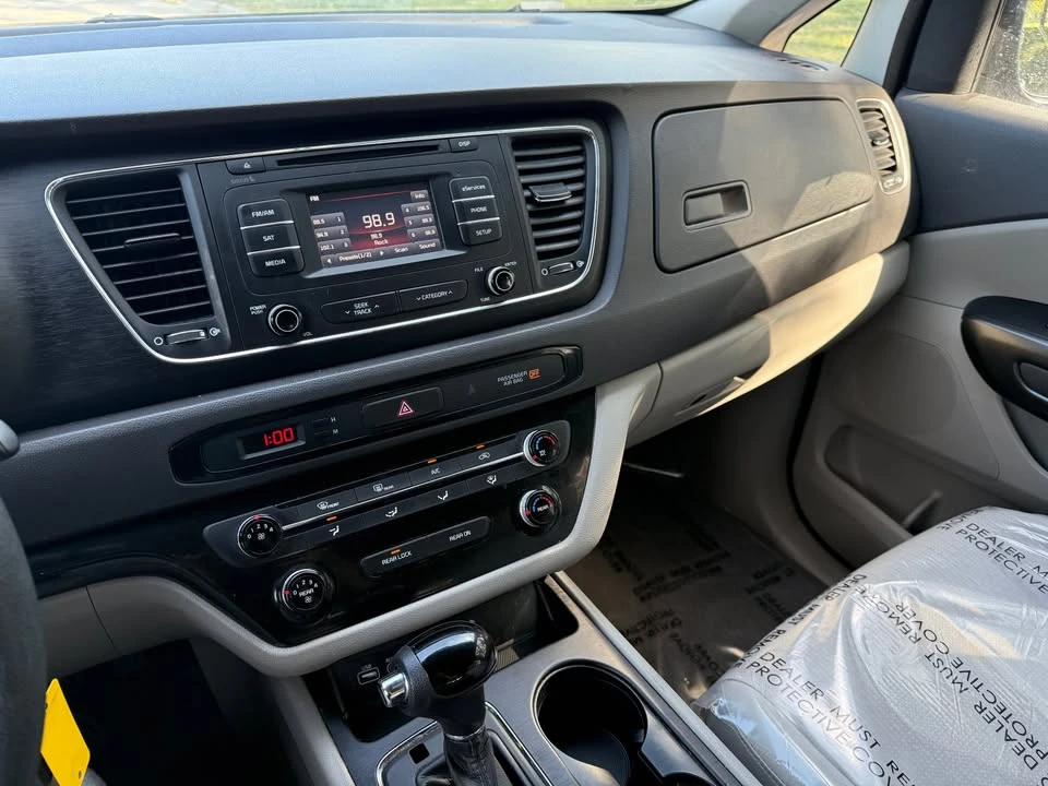 2016 Kia Carnival - Image 16 of 16