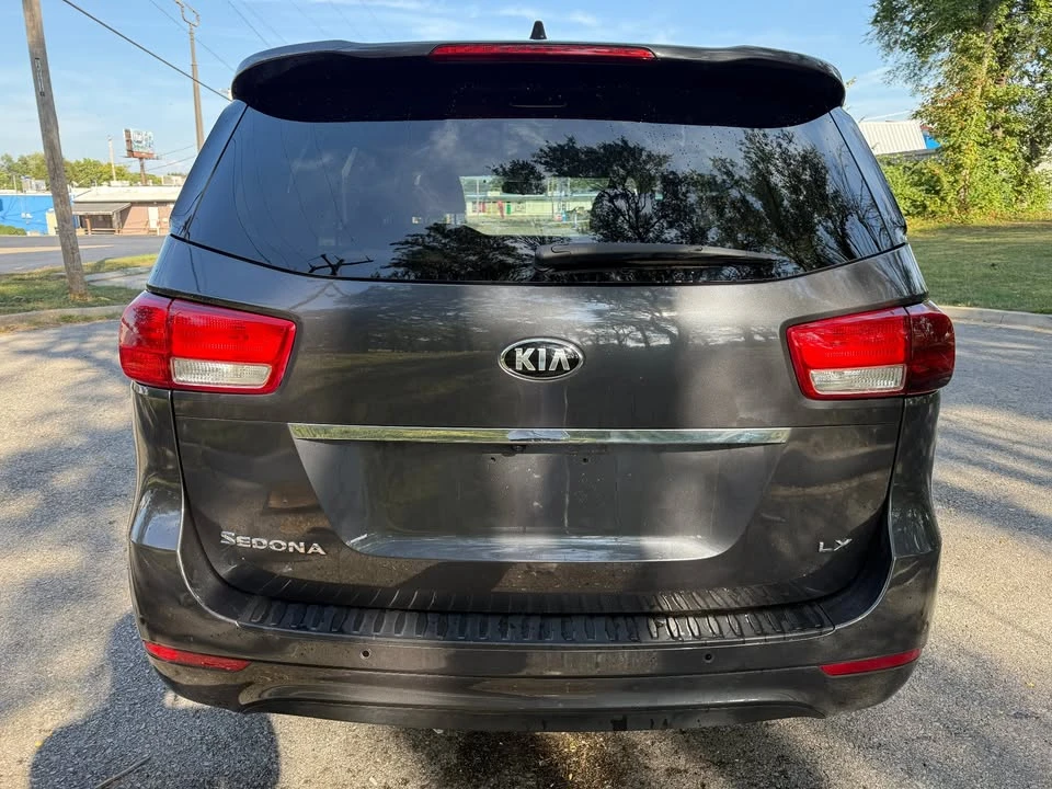 2016 Kia Carnival - Image 6 of 16