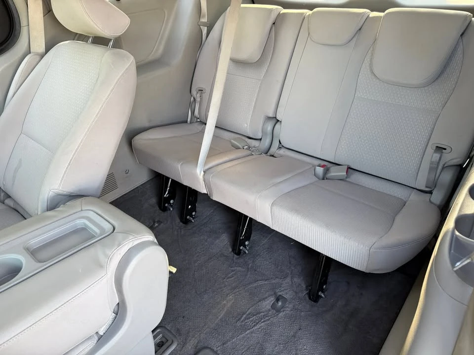 2016 Kia Carnival - Image 11 of 16