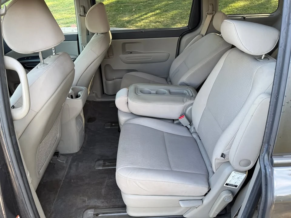 2016 Kia Carnival - Image 10 of 16