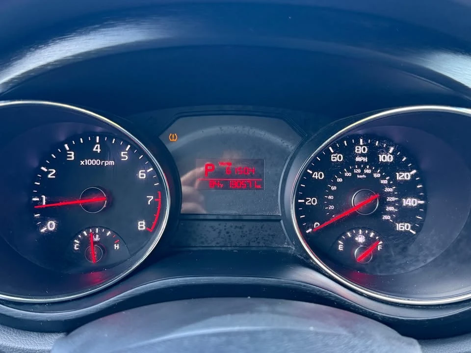 2016 Kia Carnival - Image 15 of 16