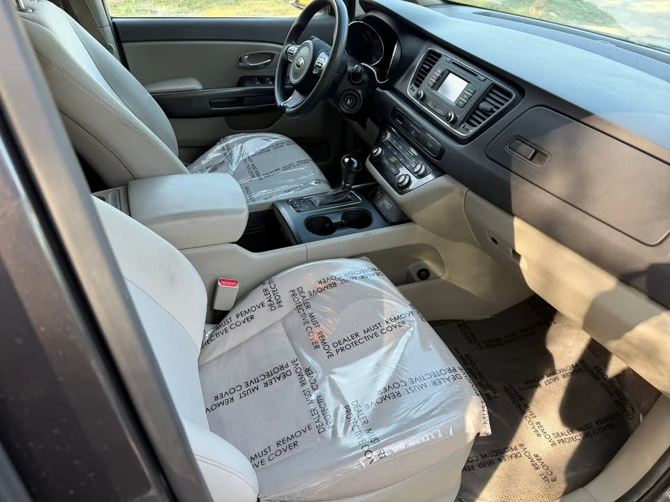 2016 Kia Carnival - Image 12 of 16