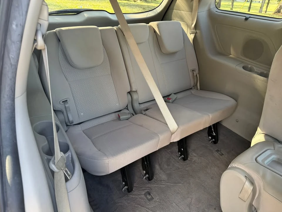 2016 Kia Carnival - Image 13 of 16