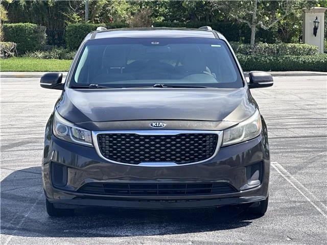 2016 Kia Carnival - Image 9 of 21