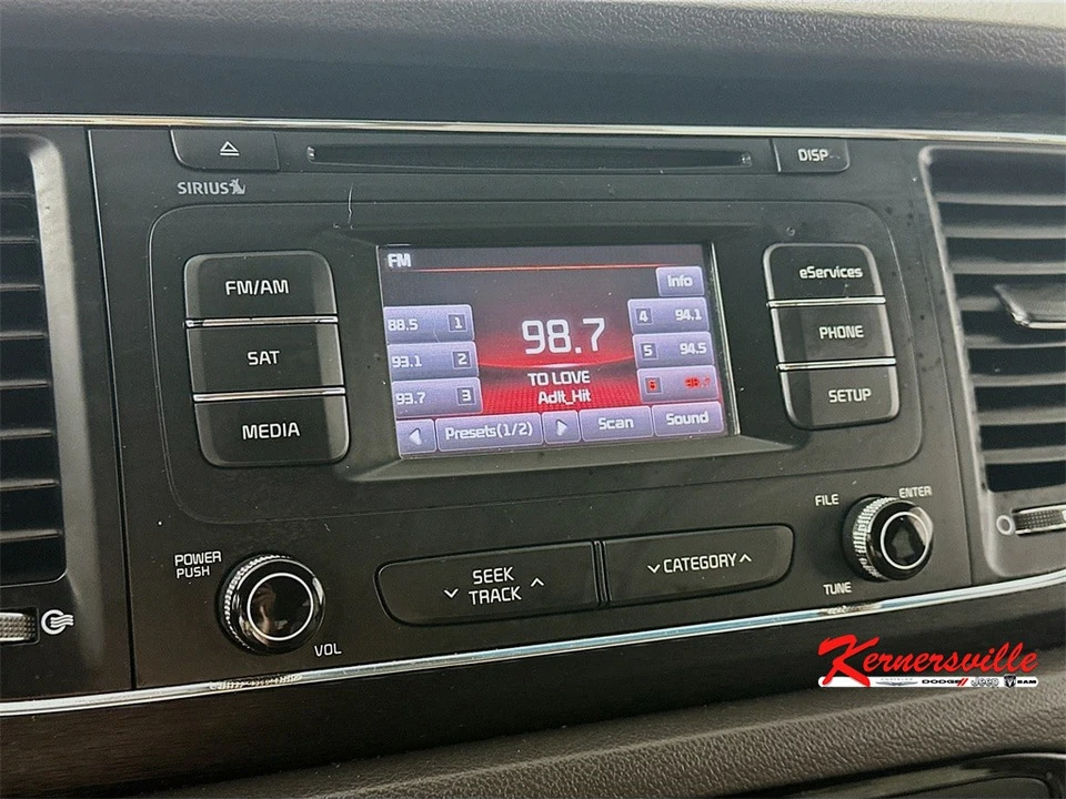 2016 Kia Carnival - Image 17 of 21