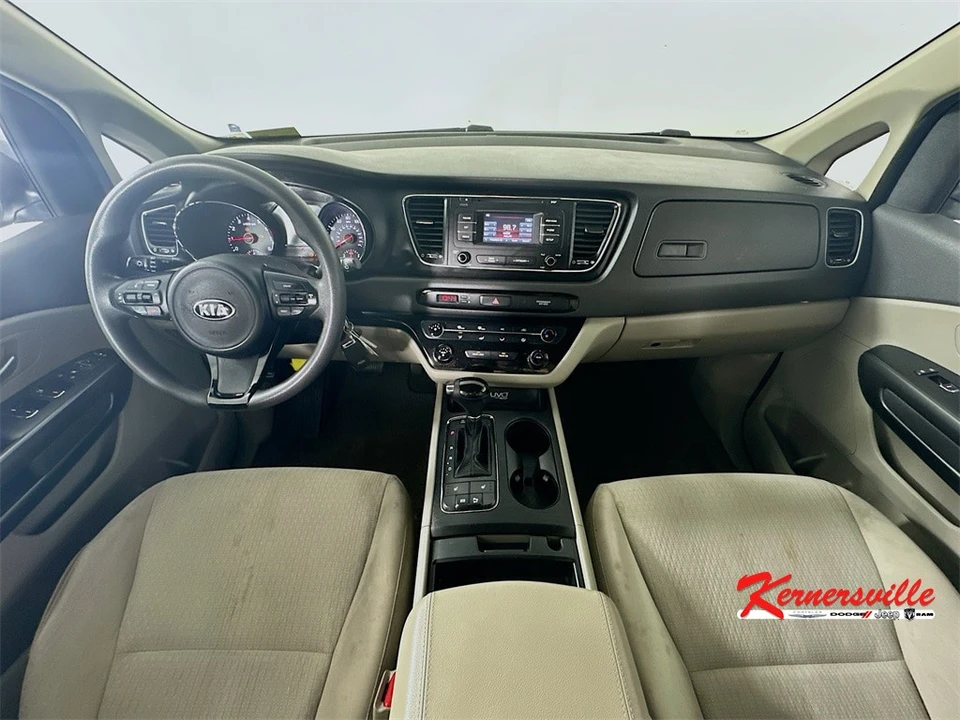 2016 Kia Carnival - Image 10 of 21
