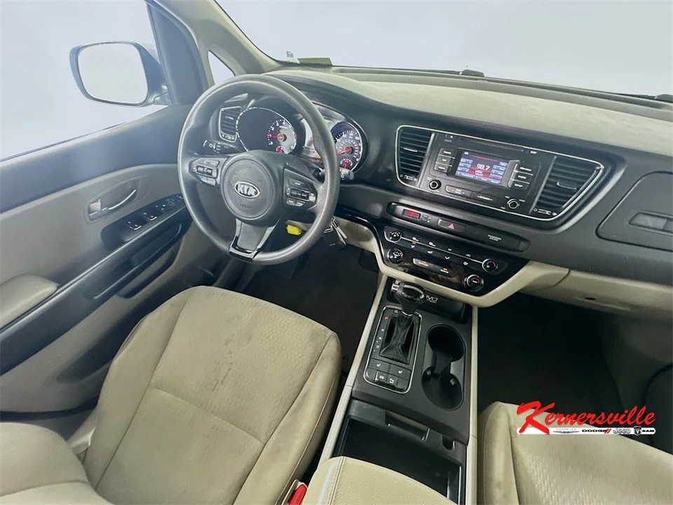 2016 Kia Carnival - Image 9 of 21