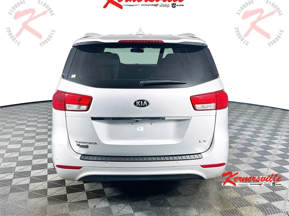 2016 Kia Carnival - Image 6 of 21