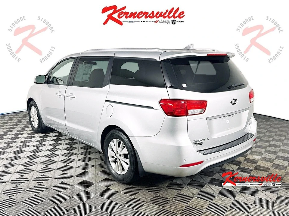 2016 Kia Carnival - Image 5 of 21