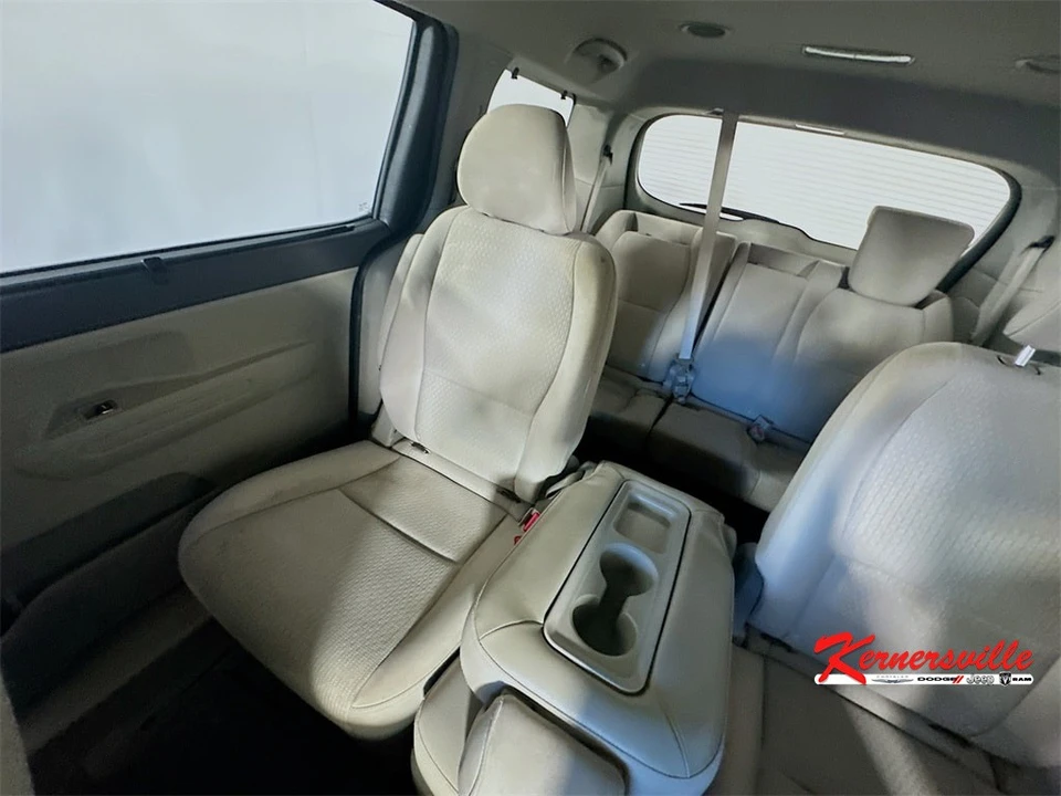 2016 Kia Carnival - Image 12 of 21