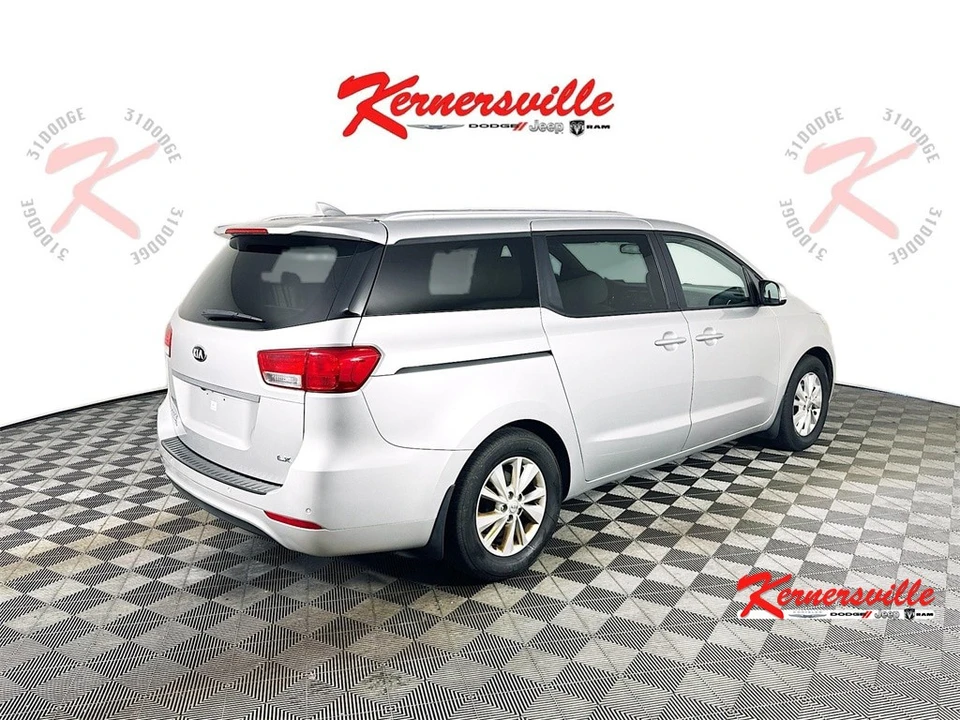 2016 Kia Carnival - Image 7 of 21