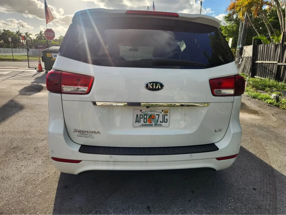 2016 Kia Carnival - Image 3 of 8
