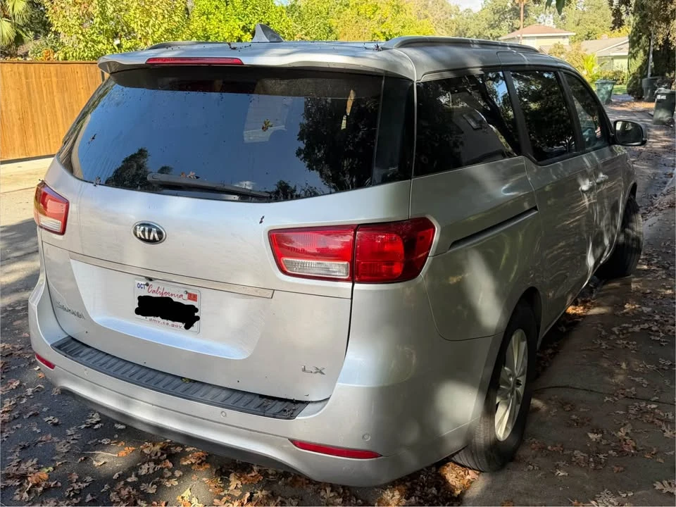 2016 Kia Carnival - Image 5 of 14