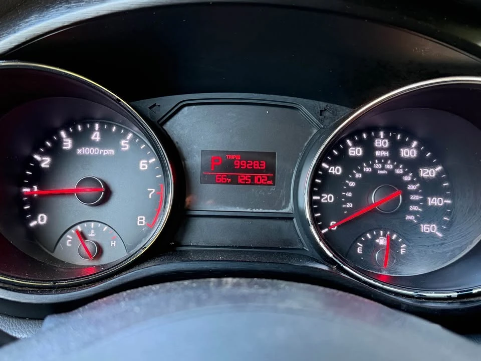 2016 Kia Carnival - Image 14 of 14