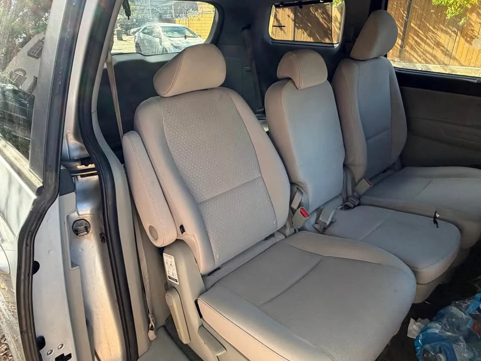 2016 Kia Carnival - Image 10 of 14