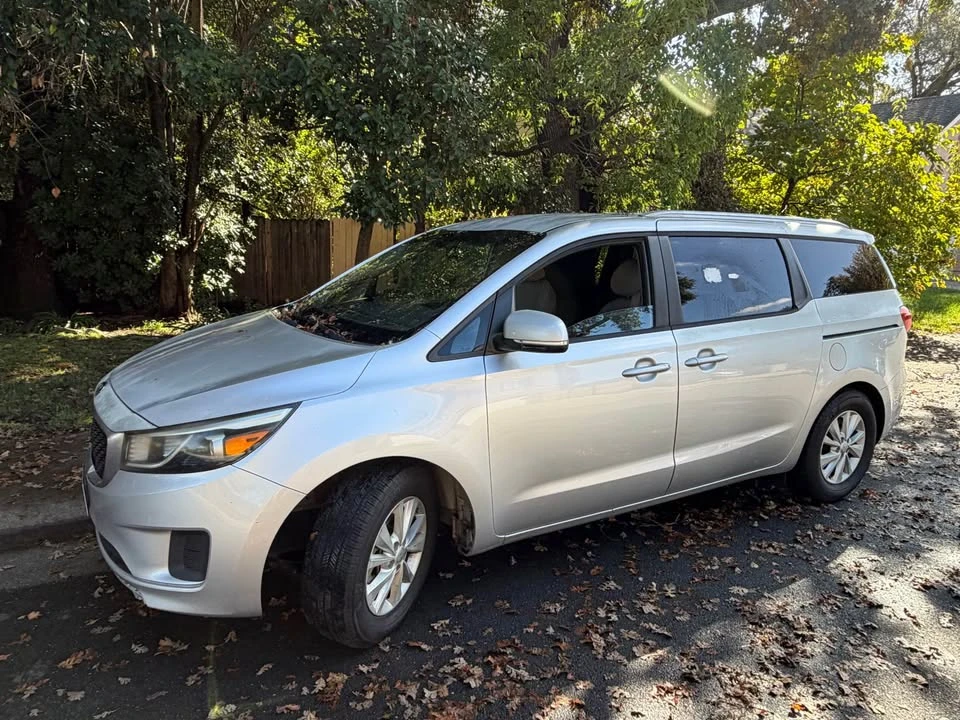 2016 Kia Carnival - Image 3 of 14