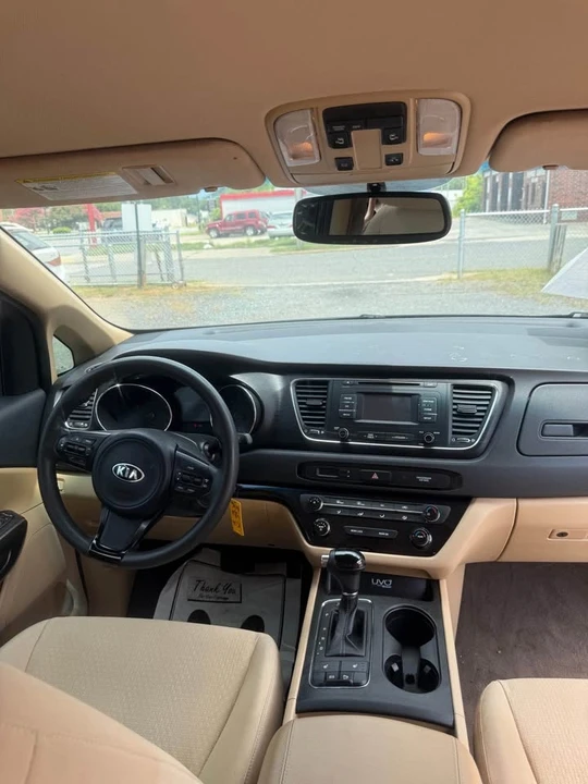 2016 Kia Carnival - Image 14 of 14