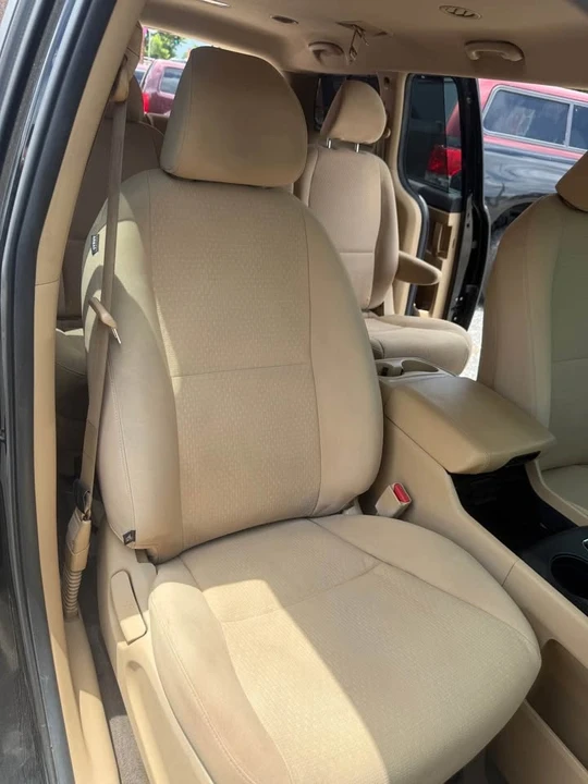 2016 Kia Carnival - Image 9 of 14