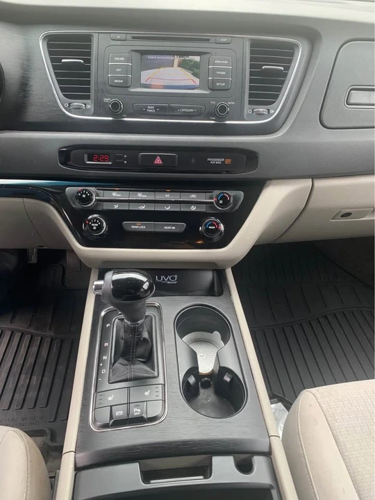 2016 Kia Carnival - Image 13 of 13