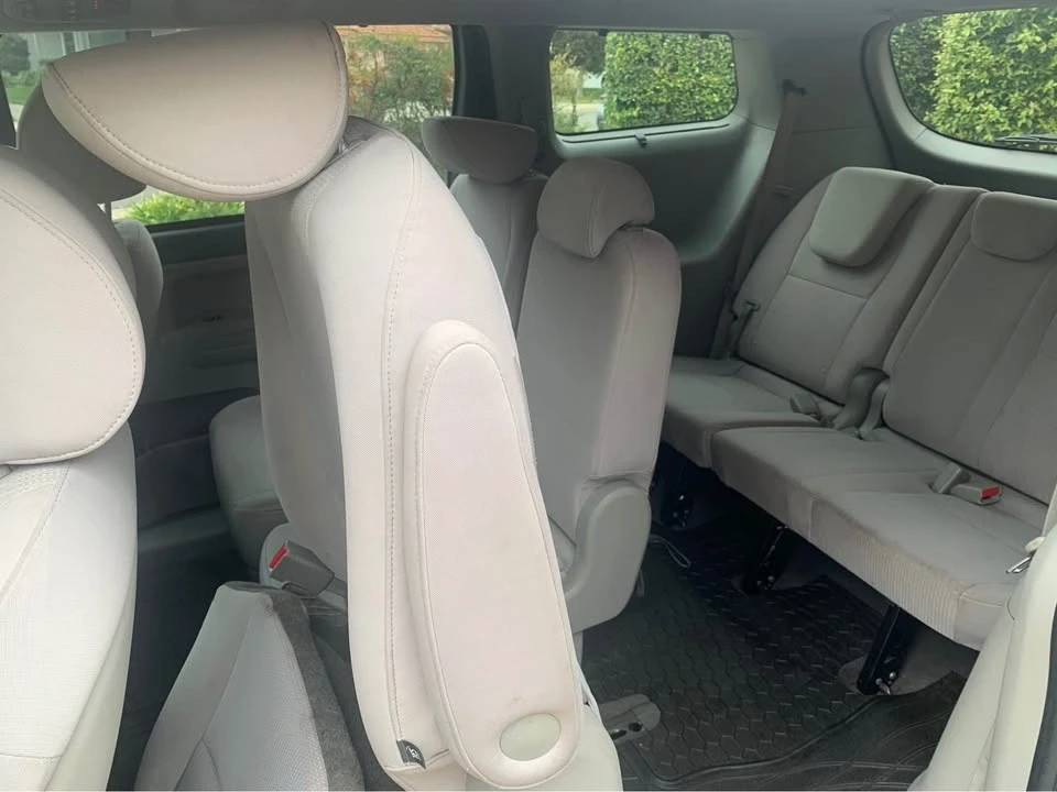 2016 Kia Carnival - Image 8 of 13