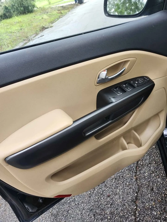 2016 Kia Carnival - Image 9 of 9