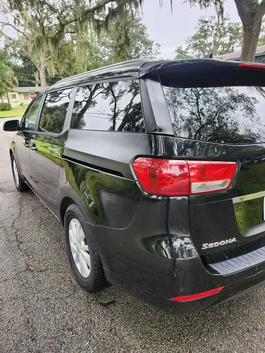 2016 Kia Carnival - Image 3 of 9
