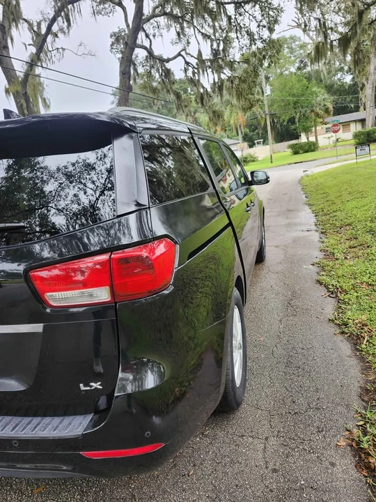 2016 Kia Carnival - Image 2 of 9