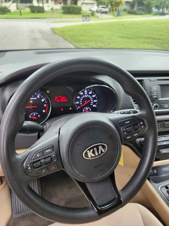 2016 Kia Carnival - Image 7 of 9