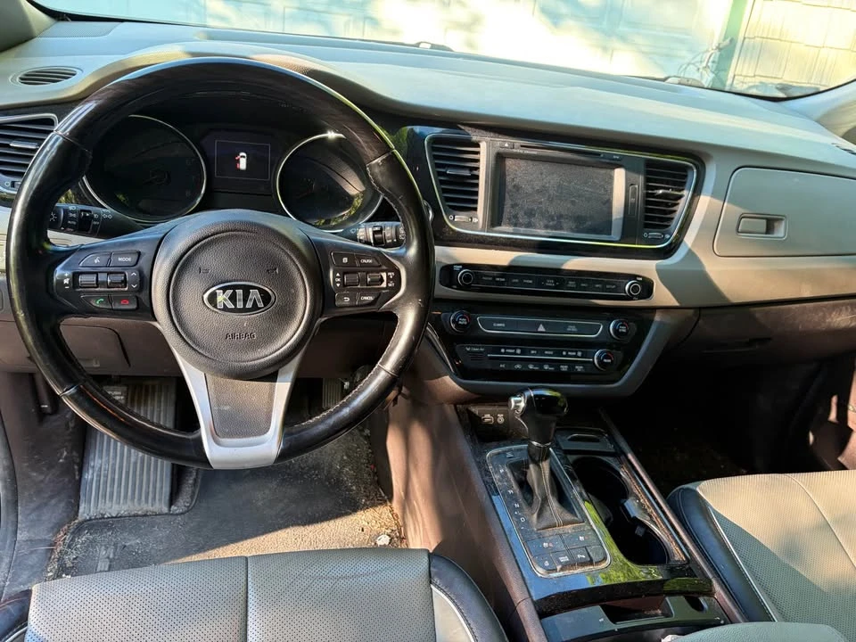 2016 Kia Carnival - Image 7 of 12