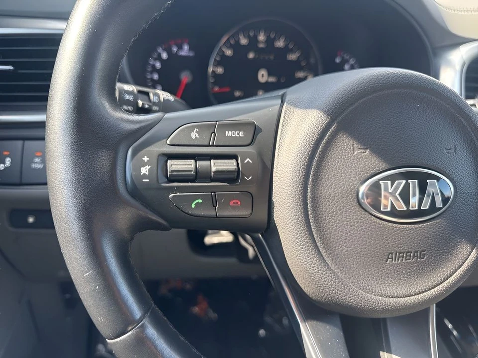 2016 Kia Sorento - Image 11 of 12
