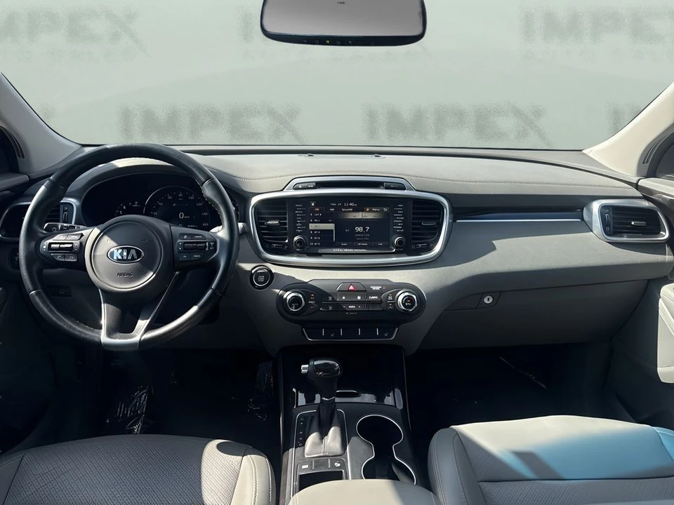 2016 Kia Sorento - Image 9 of 12