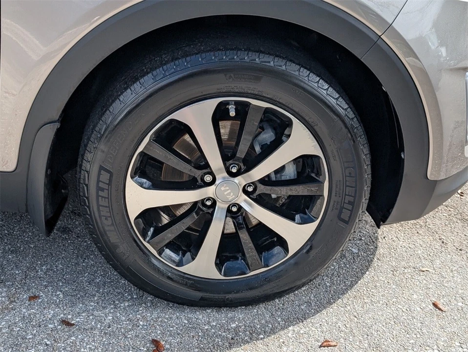 2016 Kia Sorento - Image 9 of 12