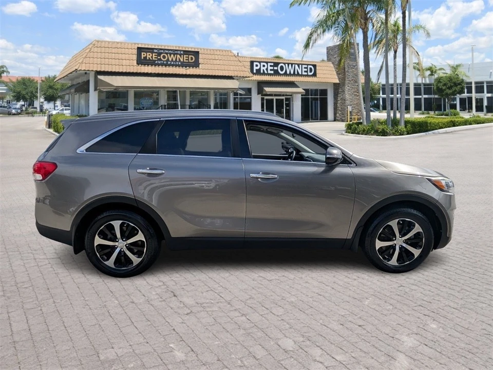 2016 Kia Sorento - Image 8 of 12