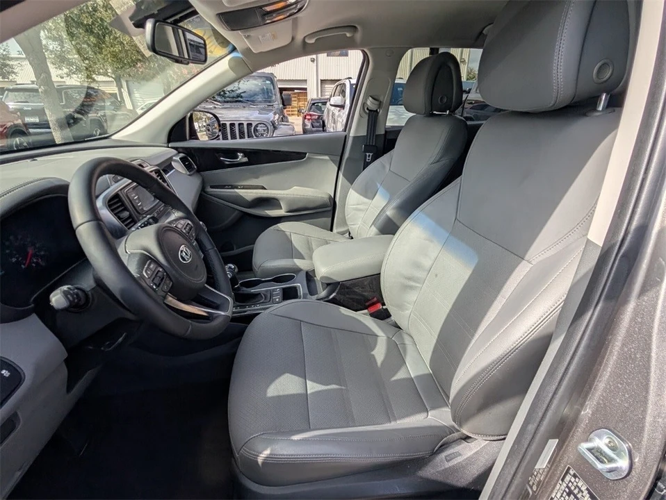 2016 Kia Sorento - Image 10 of 12