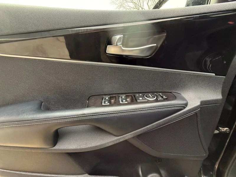 2016 Kia Sorento - Image 10 of 12
