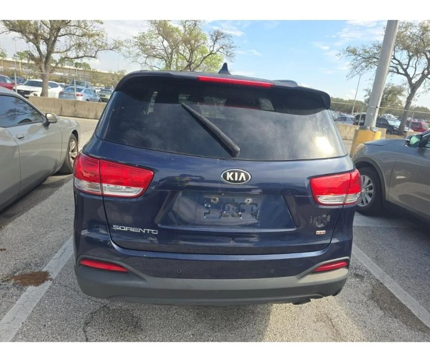 2016 Kia Sorento - Image 2 of 9
